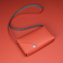 Load image into Gallery viewer, Lemur red recycled leather S BAG
