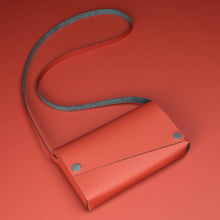 Load image into Gallery viewer, Lemur red recycled leather S BAG
